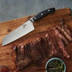 Executive-Plus Serie 7" Santokumesser 61 HRC Damaszenerstahl 10 Executive-Plus Serie 7" Santokumesser 61 HRC Damaszenerstahl -Haushaltsgeräte Geschäft 10039011 de 0005 logo